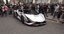 Lamborghini Sian giá hơn 4 triệu USD xuất hiện trên phố, gây 'náo loạn' cả London